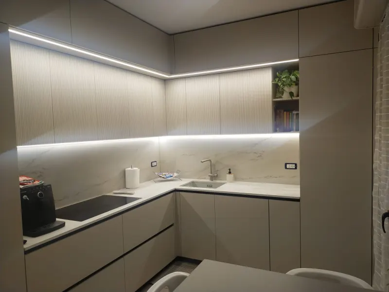 Finiture cucina con LED a Rimini