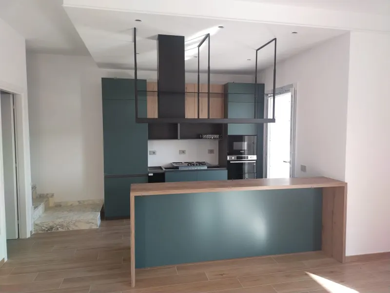 Cucina con penisola a Imola