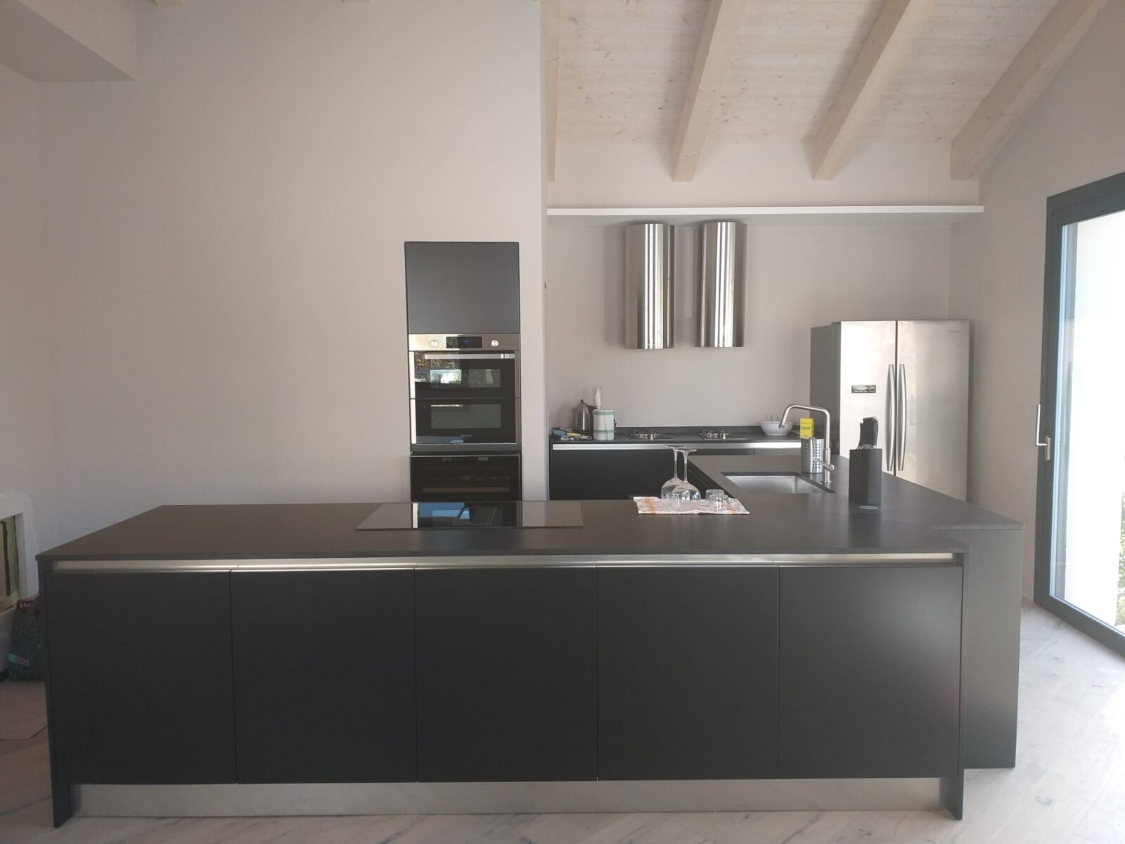 Allestimento cucina con isola a Ravenna