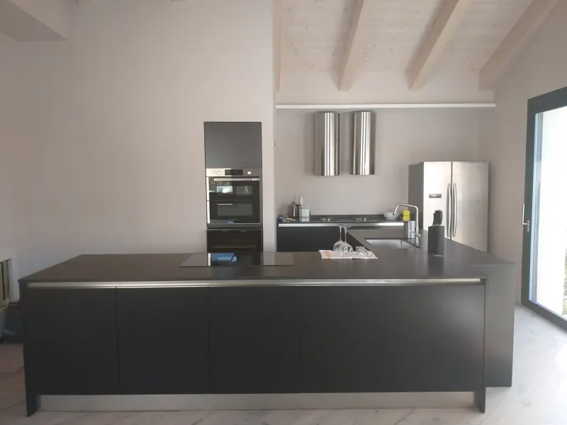 Allestimento cucina con isola a Ravenna