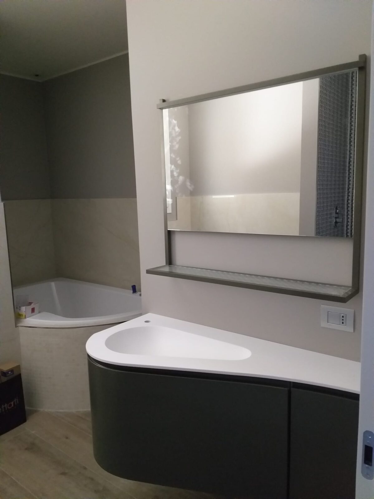Mobile lavabo e specchio a Rimini