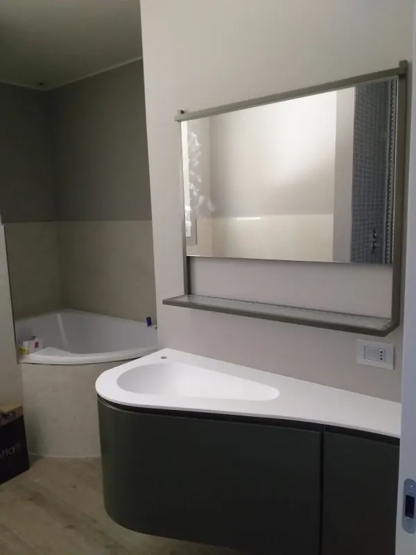 Mobile lavabo e specchio a Rimini