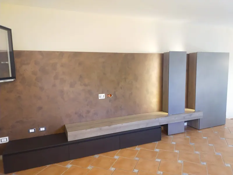 Installazione parete attrezzata a Faenza