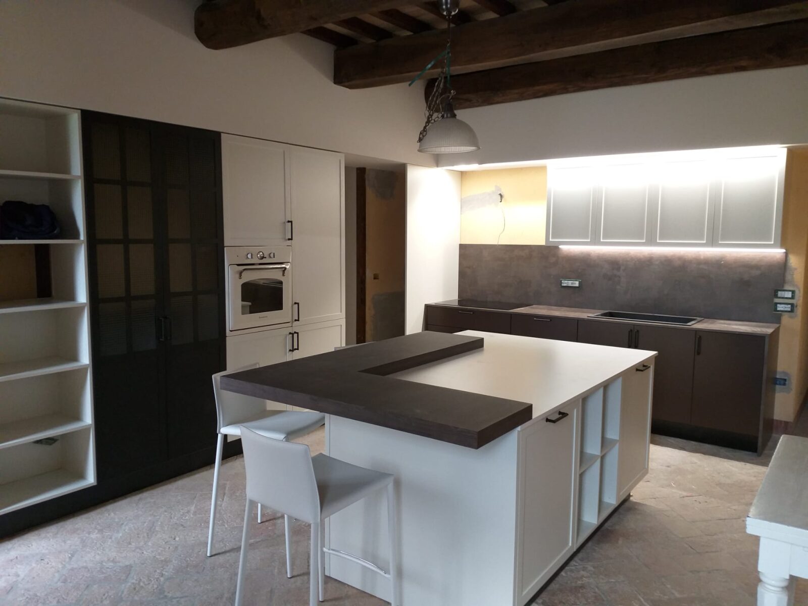 Cucina con isola a Bologna