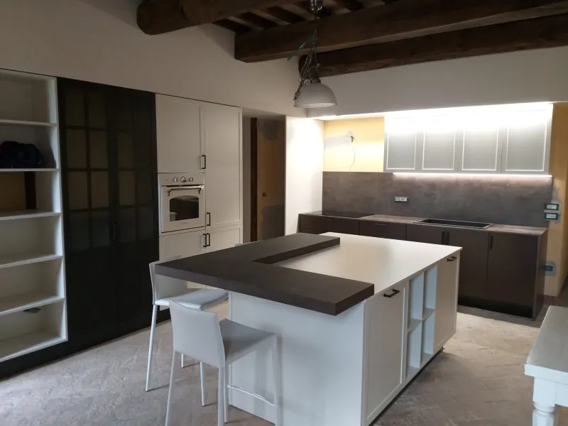 Cucina con isola a Bologna