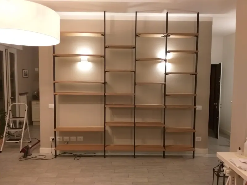 Installazione libreria a parete a Faenza